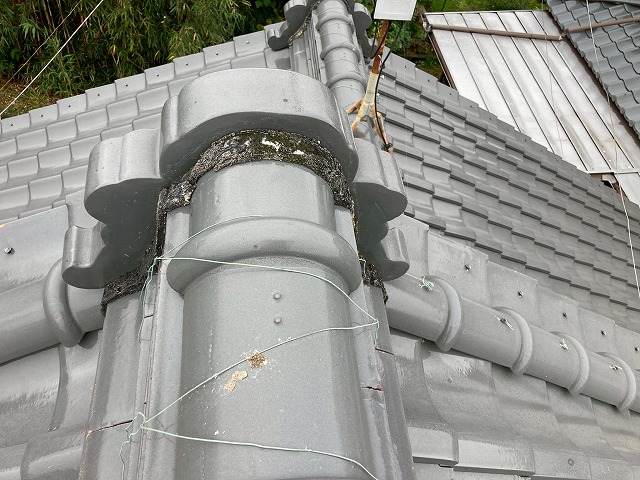 棟の漆喰が劣化